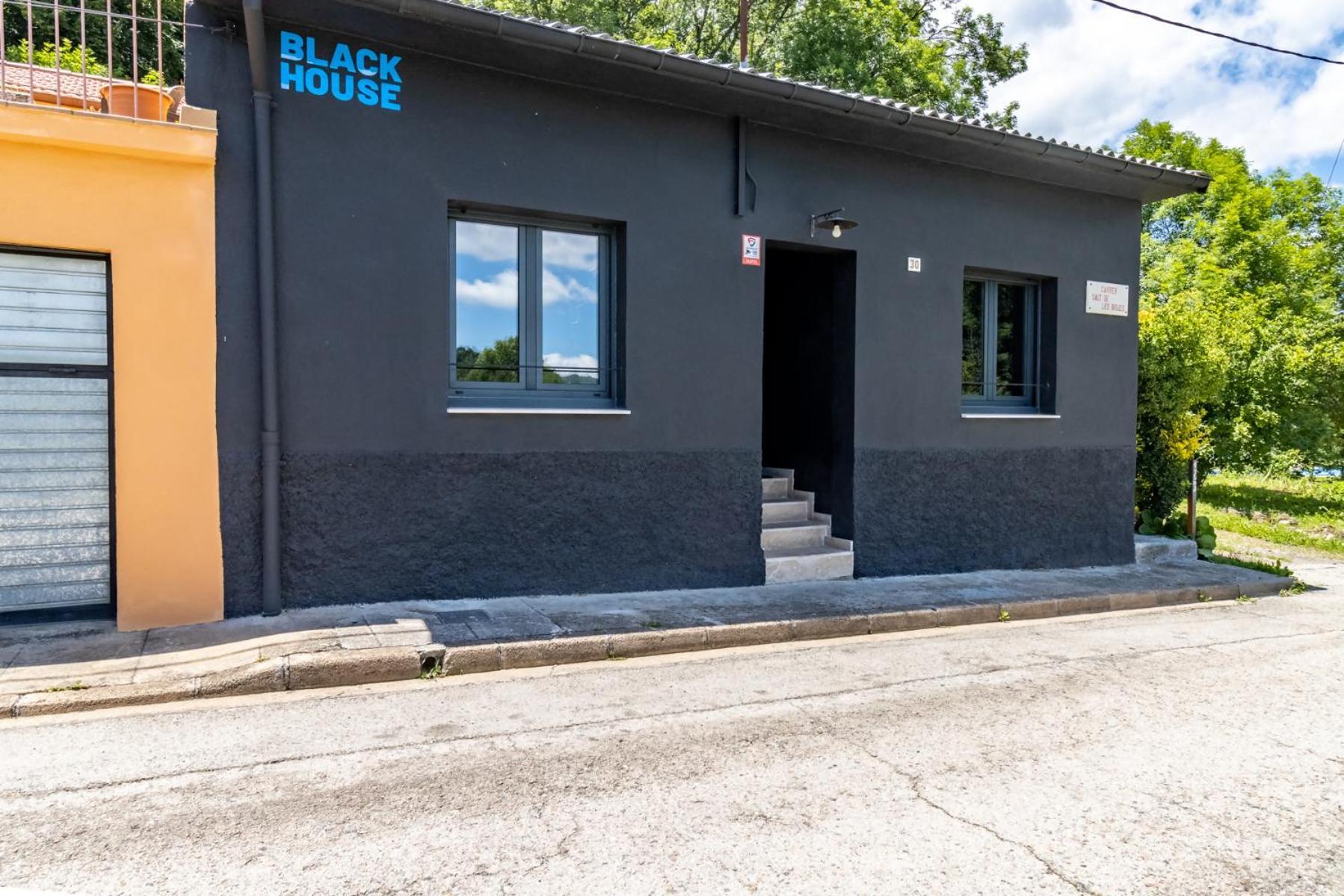 Black House Sorprendente Casa Estilo Industrial Olot Esterno foto