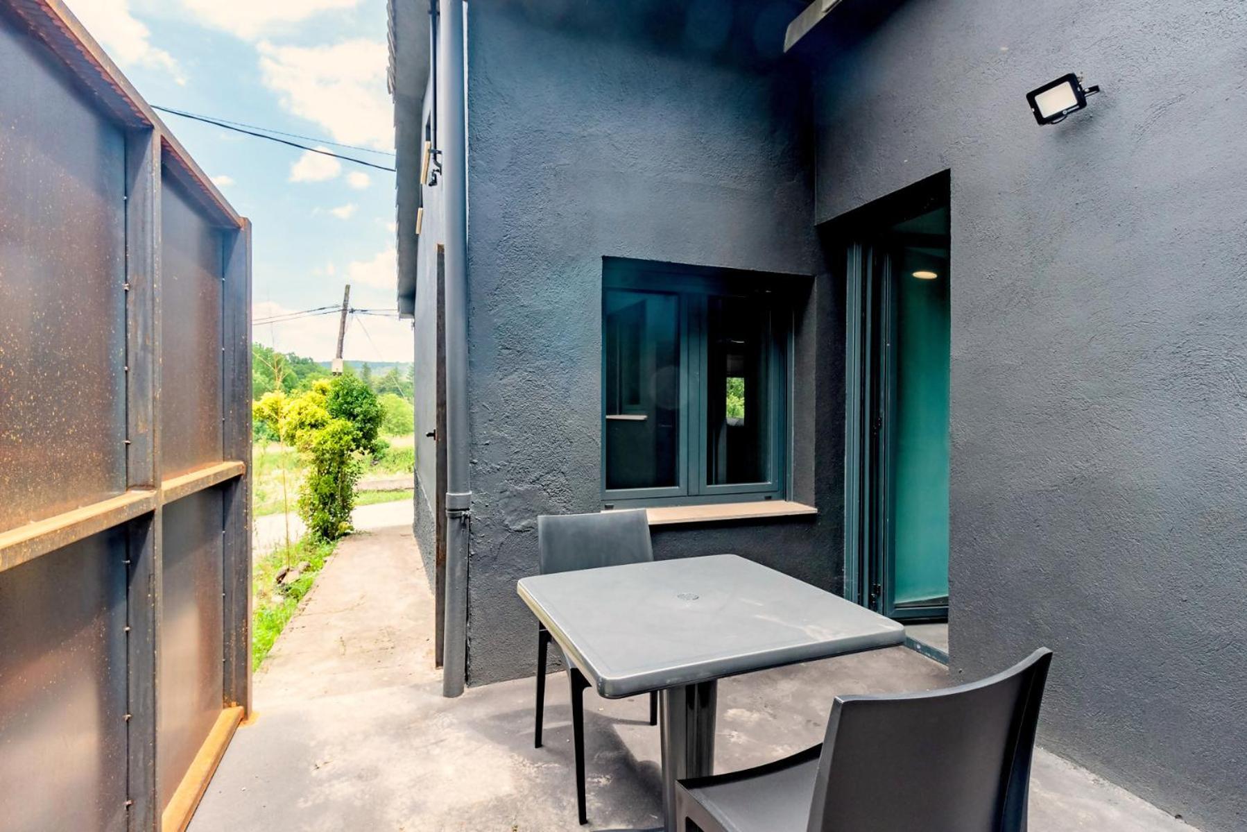Black House Sorprendente Casa Estilo Industrial Olot Esterno foto