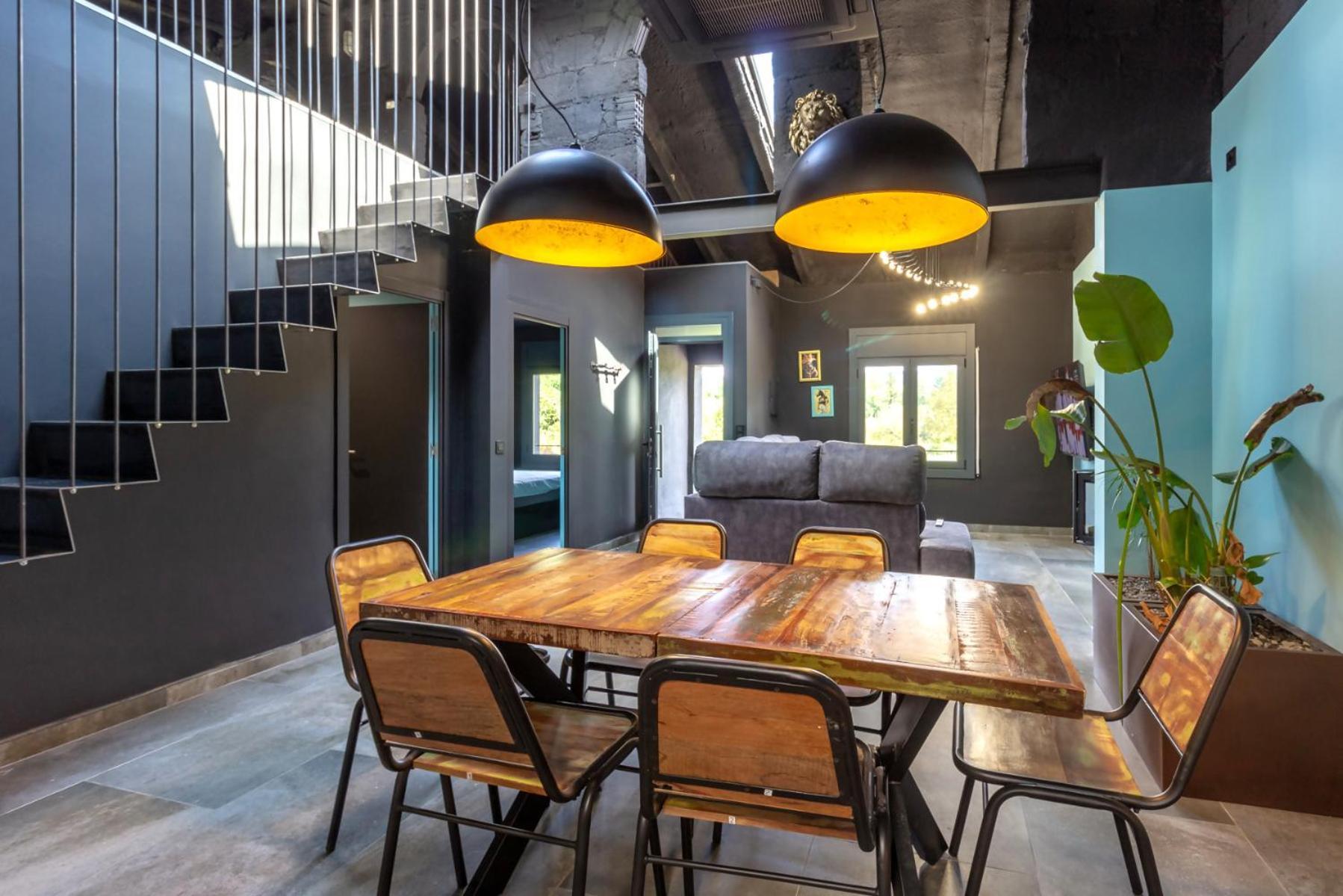 Black House Sorprendente Casa Estilo Industrial Olot Esterno foto