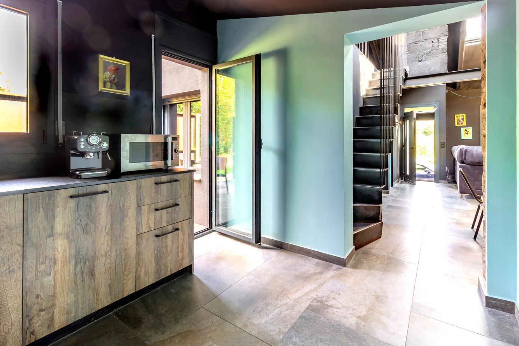 Black House Sorprendente Casa Estilo Industrial Olot Esterno foto