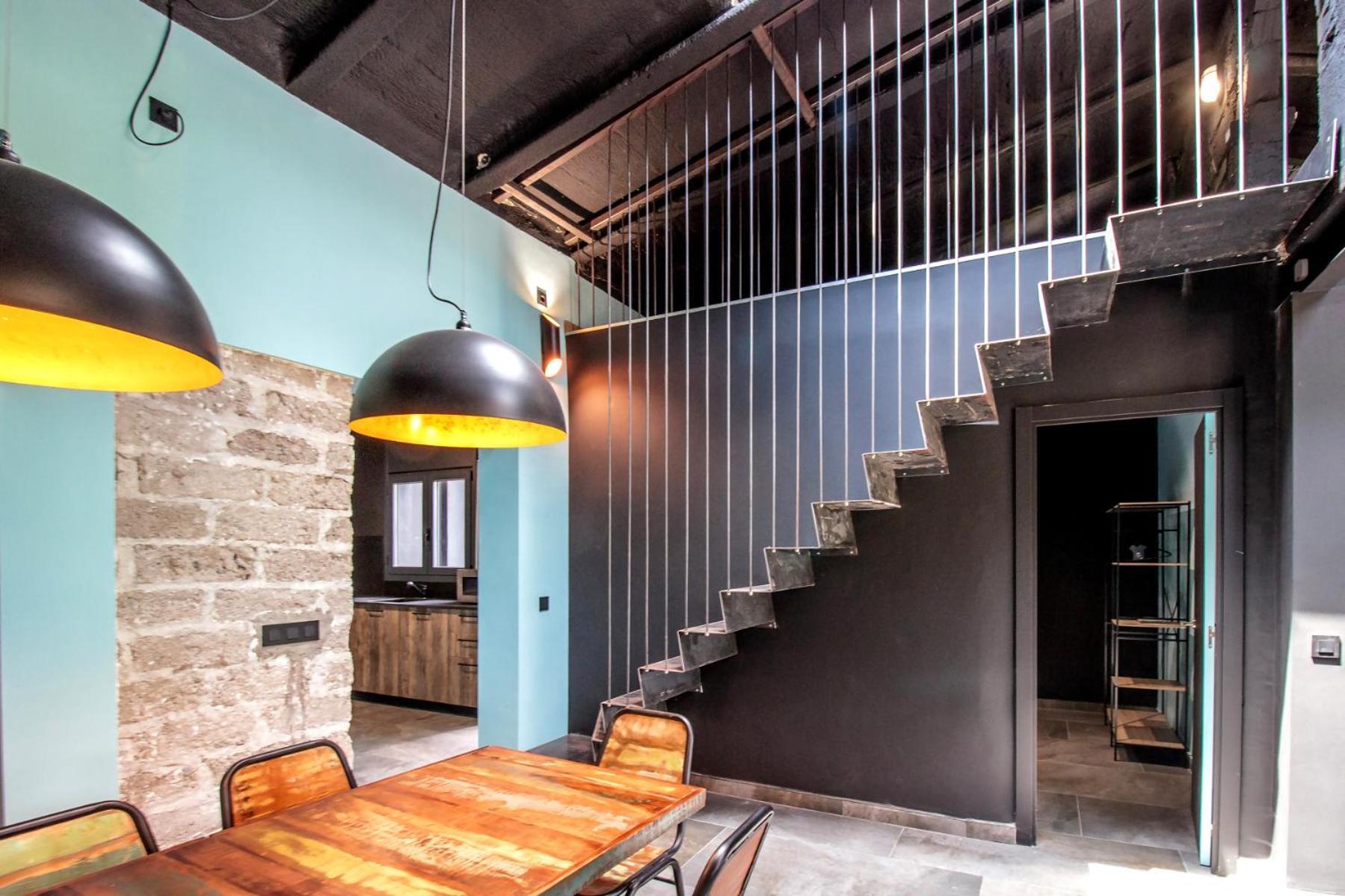 Black House Sorprendente Casa Estilo Industrial Olot Esterno foto